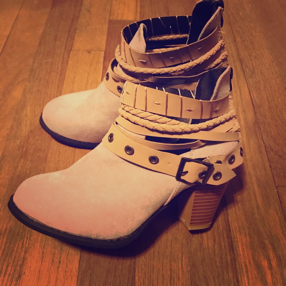 New without tags! Strappy ankle booties size 7
